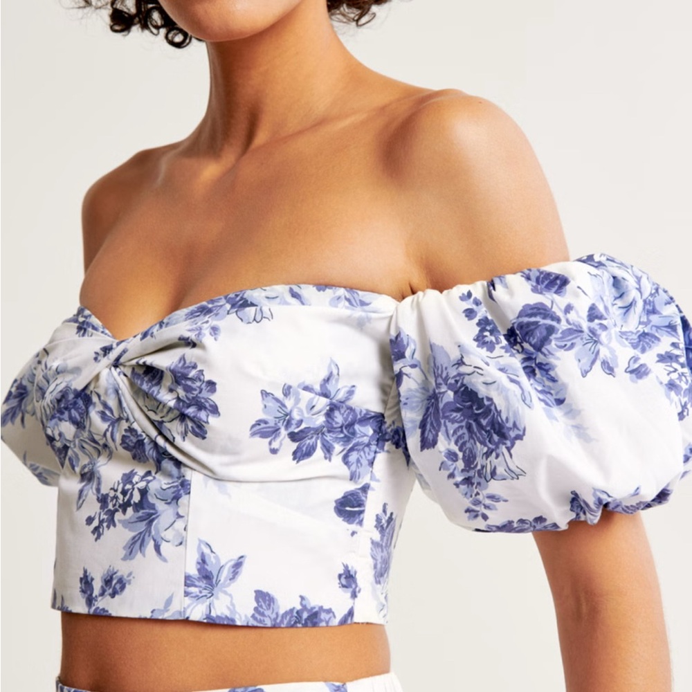 Abercrombie women’s poplin off the shoulder top